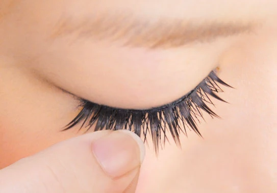Dup Eyelashes Glue 502N - Image 2